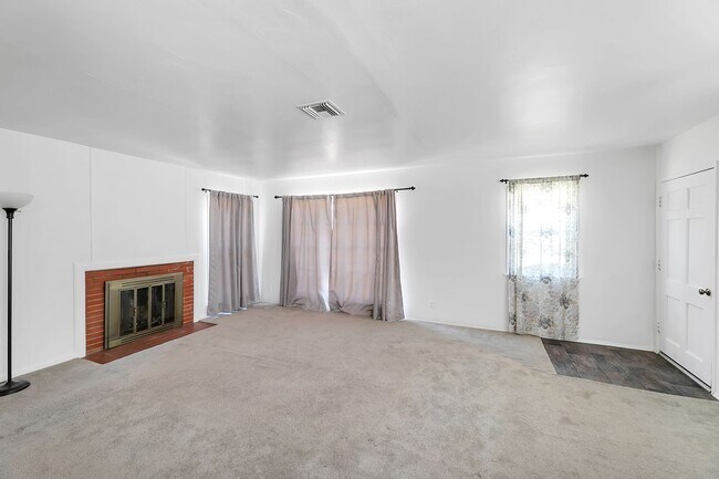 Foto del edificio - Great 3 Bedroom Home with Large Lot and NO...