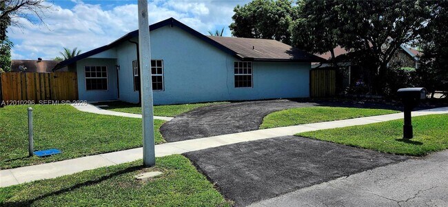 Foto del edificio - 8120 SW 4th Ct