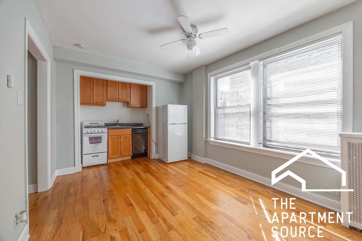 Foto principal - 737 W Belmont Ave
