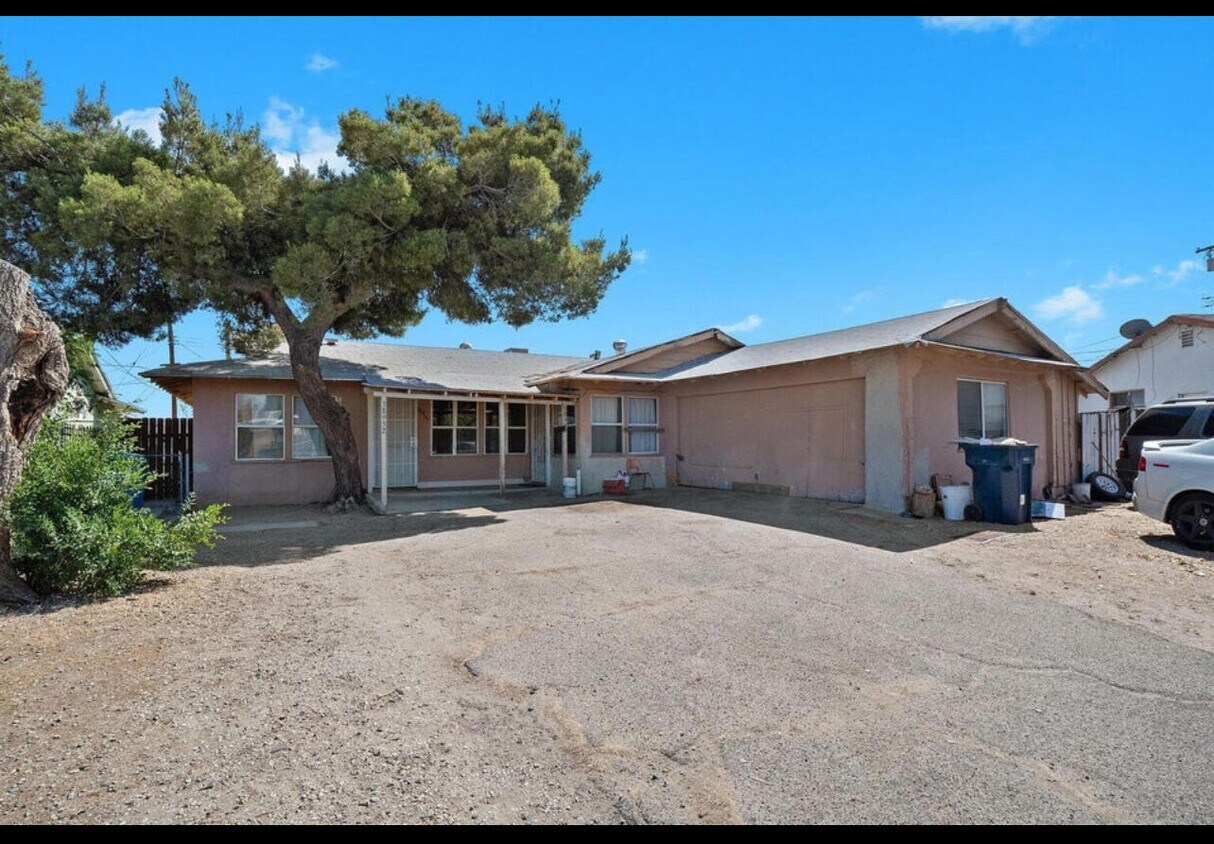 Primary Photo - 38950 9th St E