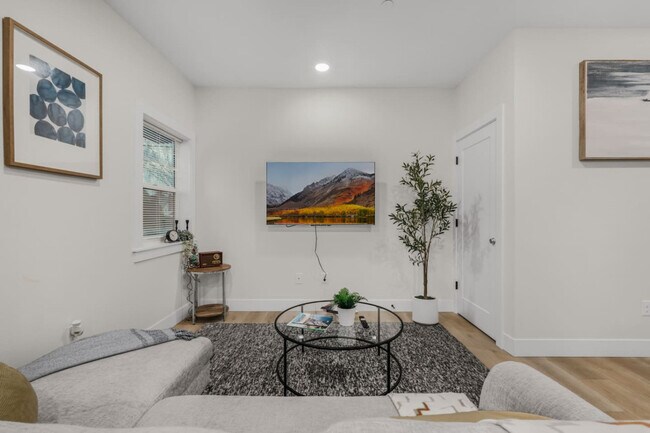 Foto del edificio - 3505 NE Creston Ave