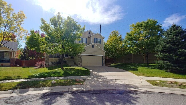 Building Photo - Beautiful 3 Bedroom Home Available ASAP!