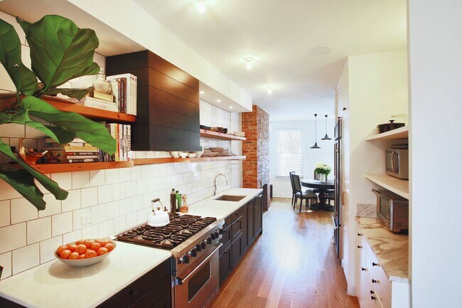 Building Photo - 34 Dikeman St