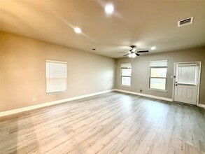 Building Photo - 141 Eliana Shores Dr