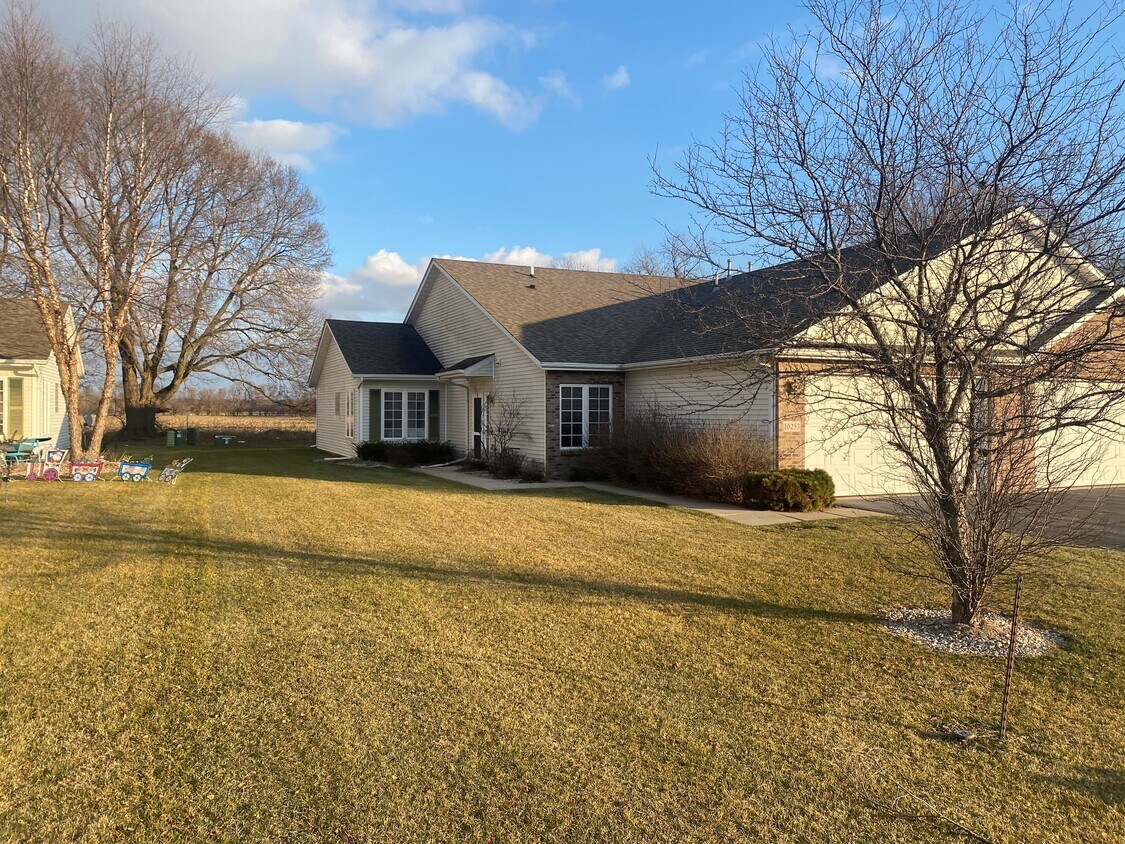 Primary Photo - 10253 Marblewing Rd