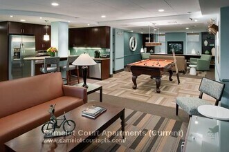 Building Photo - 10 Camelot Ct