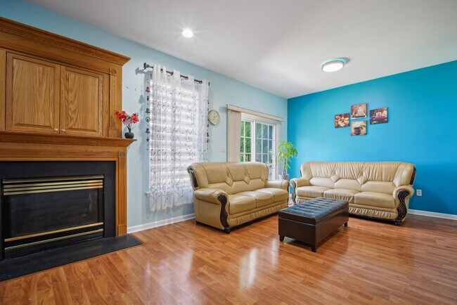 Foto del edificio - 137 Gladstone Dr