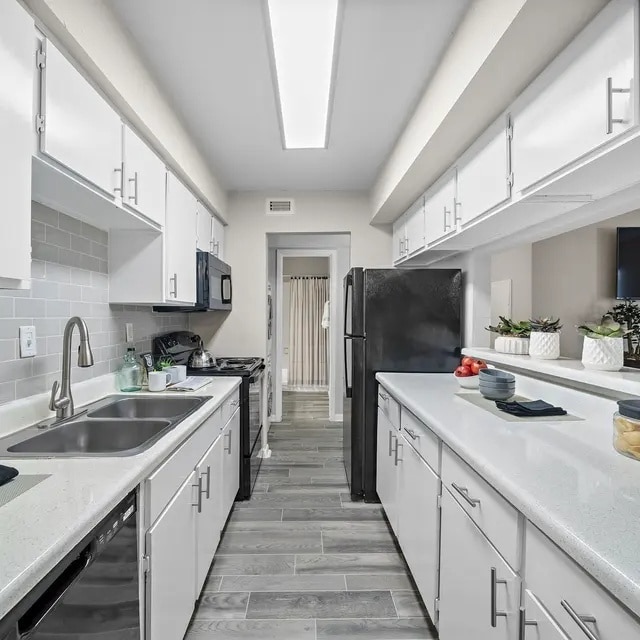 Building Photo - Unbeatable Location | Resort-Style Amenities!