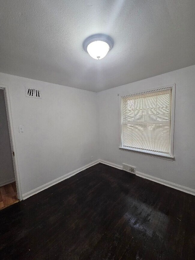Foto del edificio - 1816 N Hanley Rd
