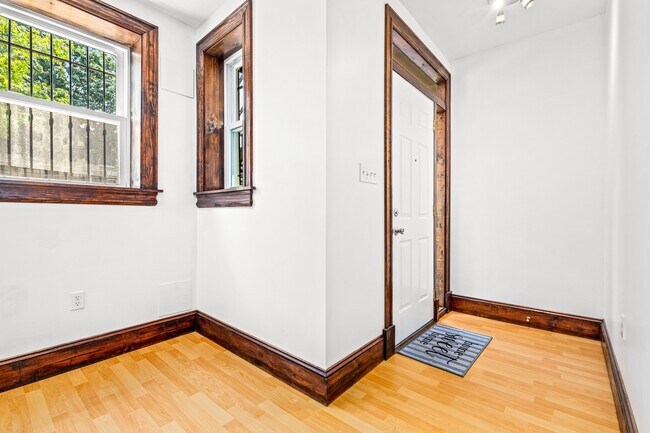 Vestíbulo de la puerta principal - 39 New York Ave NW