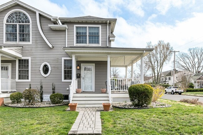 Foto del edificio - 11 Lakeside Ave