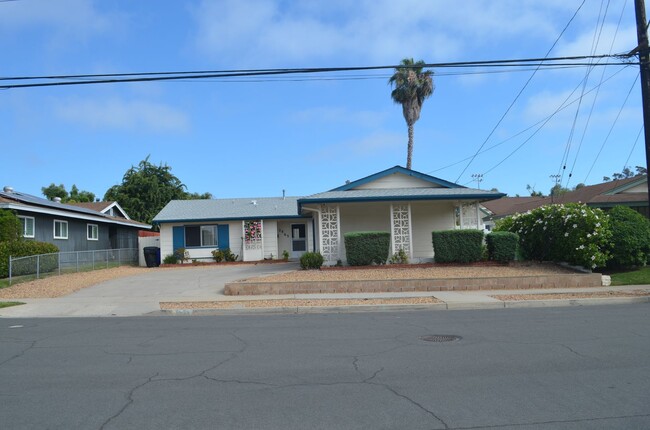 Foto del edificio - University City 4 Bedroom 2 Bath room Home for Rent