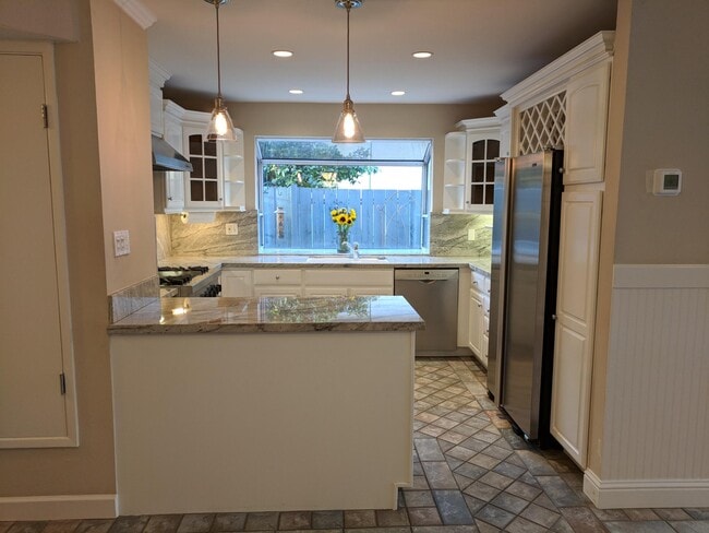 Kitchen - 5002 Webster St