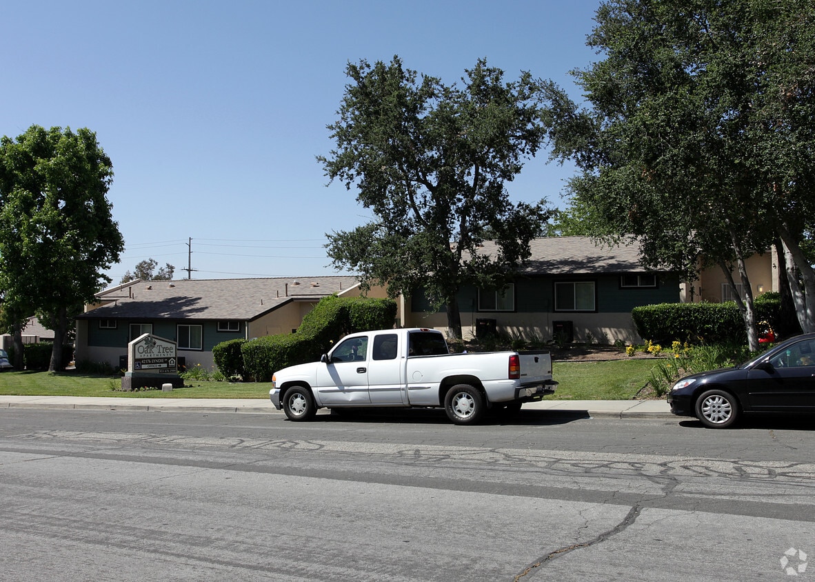 Primary Photo - Oaktree Apartments
