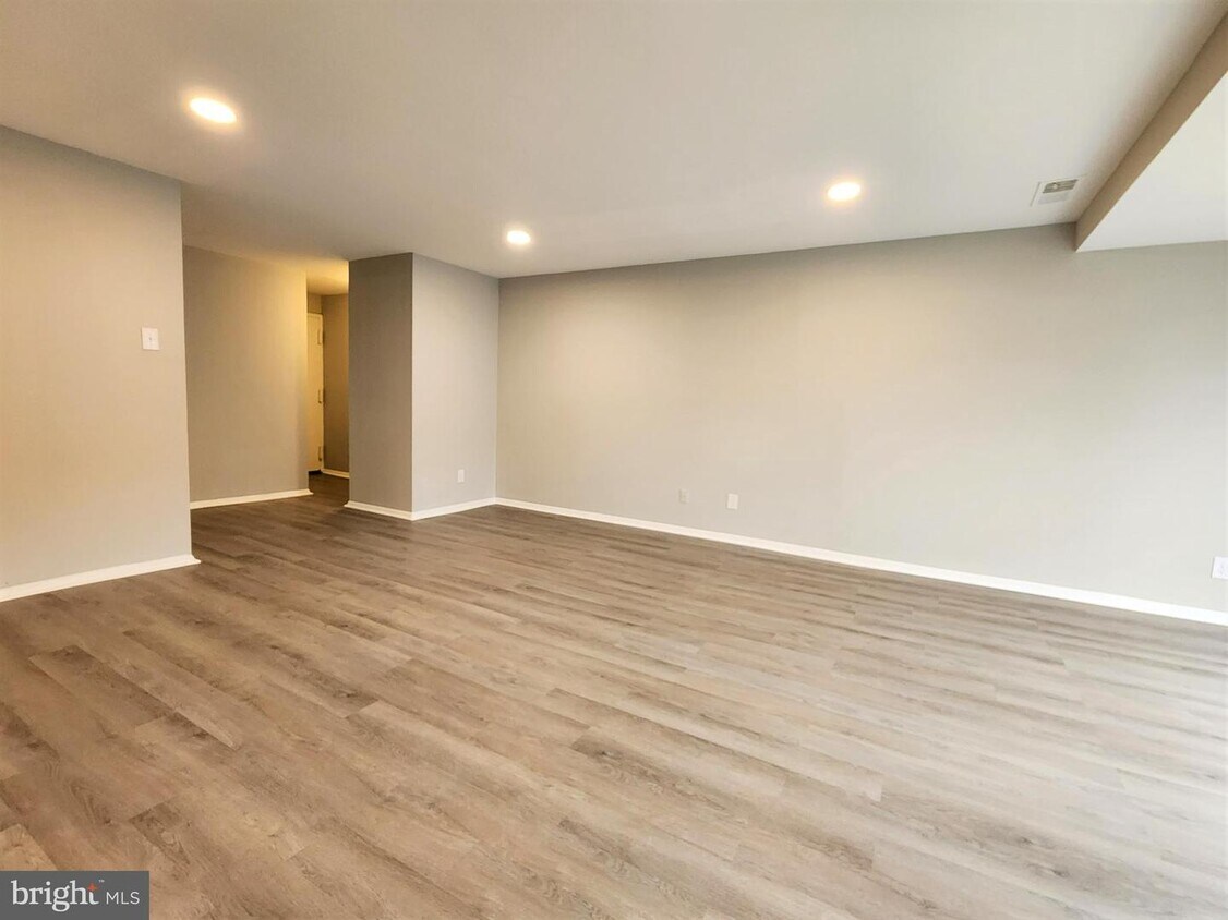 19106 Mills Choice Rd Unit 4, Montgomery Village, MD 20886 Apartment