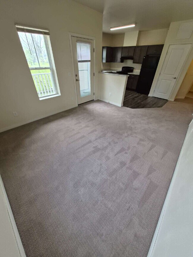 Foto del edificio - 2 Bedroom | 1 Bathroom 2nd Floor Apartment Available RIGHT NOW!
