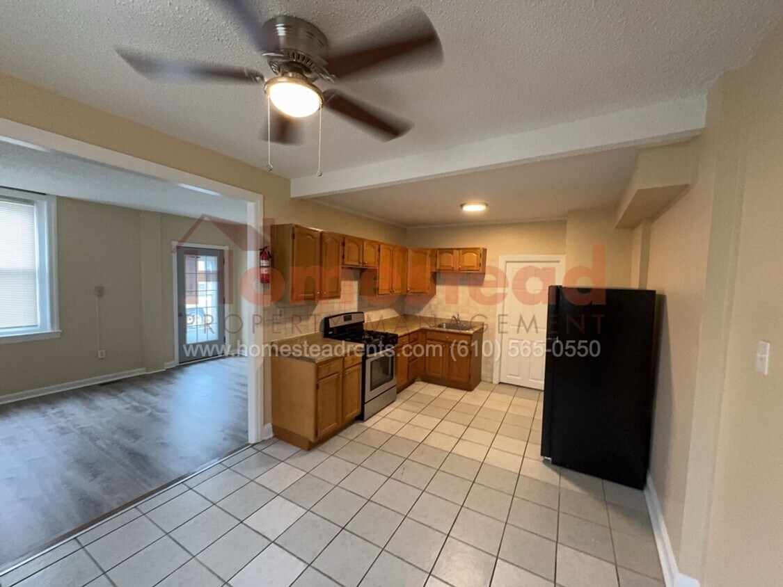 Primary Photo - 1037 Toll St