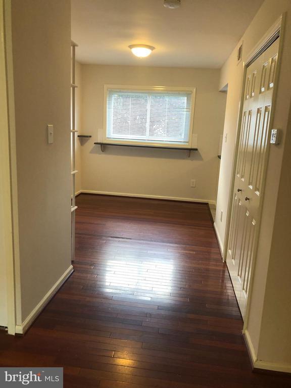 Building Photo - 6274 Rose Hill Ct