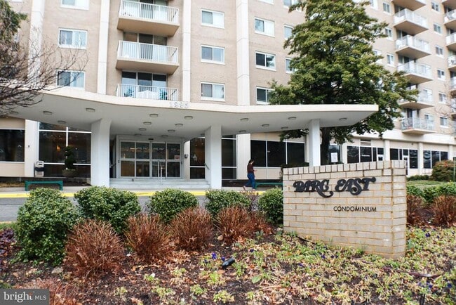 Building Photo - 1225 Martha Custis Dr