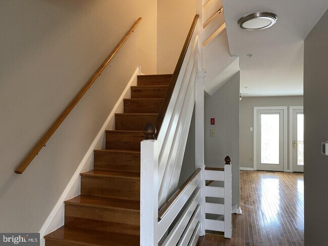 Building Photo - 650 Metro Ct