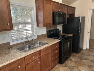 Foto del edificio - 2211 Ashberry Ave