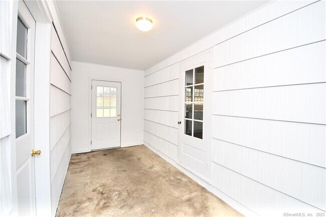 Building Photo - 675 Redding Rd