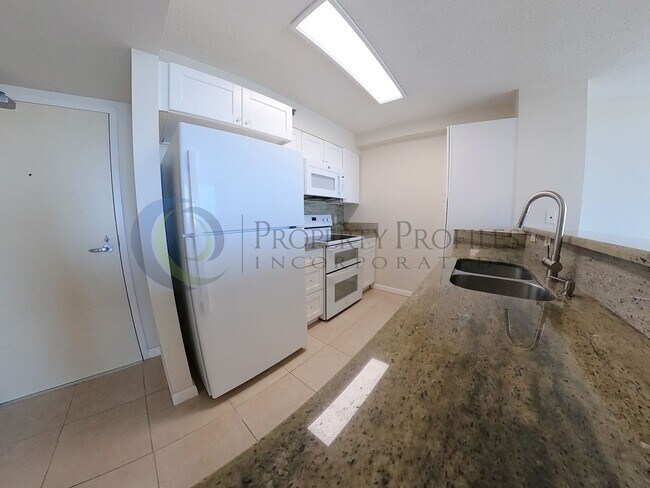 Building Photo - 1 Bedroom, 1 Bath condo unit at 215 North ...