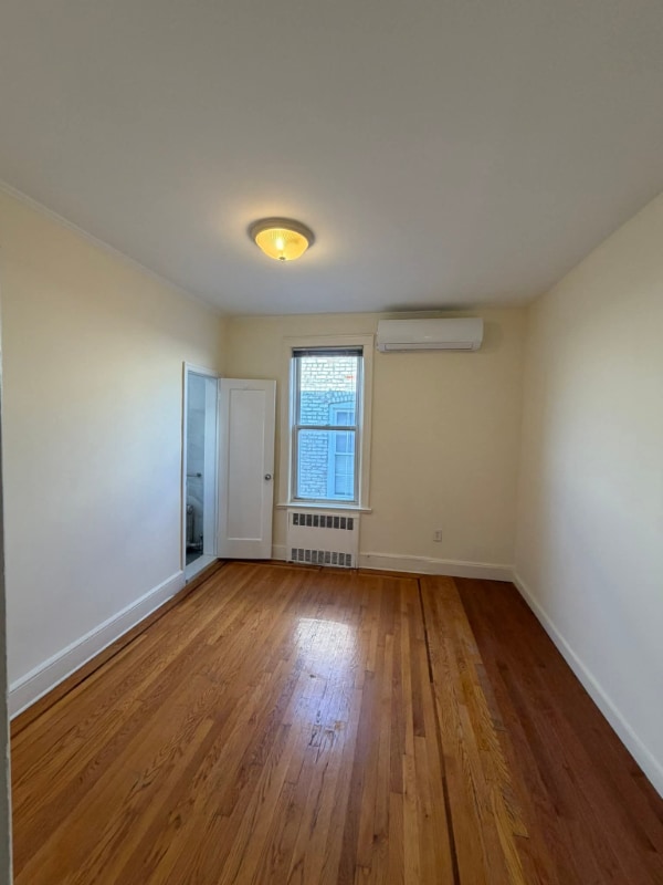 Foto del edificio - 3006 E 85th St