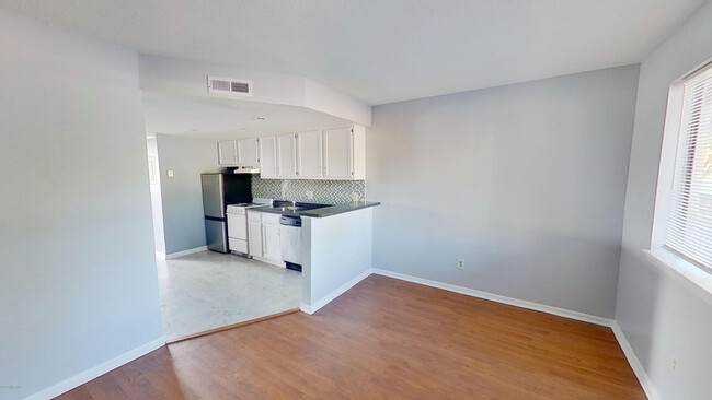 Foto del edificio - 4752 Seahawk Ct
