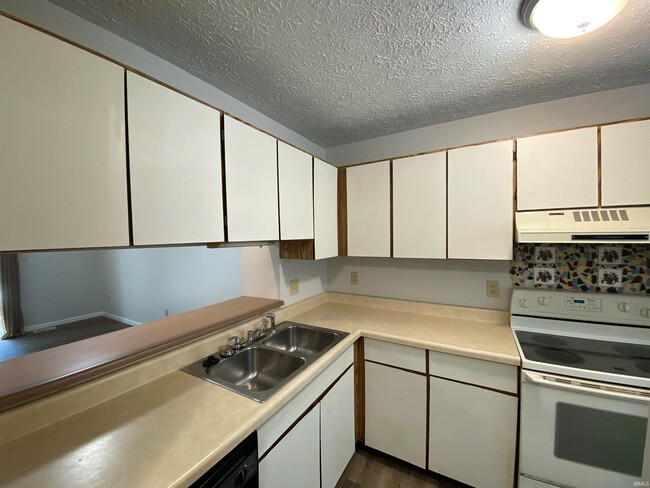 Building Photo - 2412 Brittany Ln