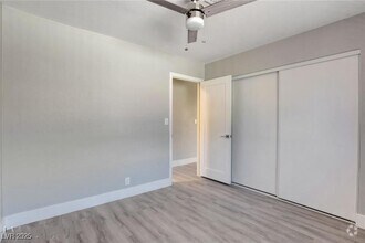 Building Photo - 1276 E Hacienda Ave