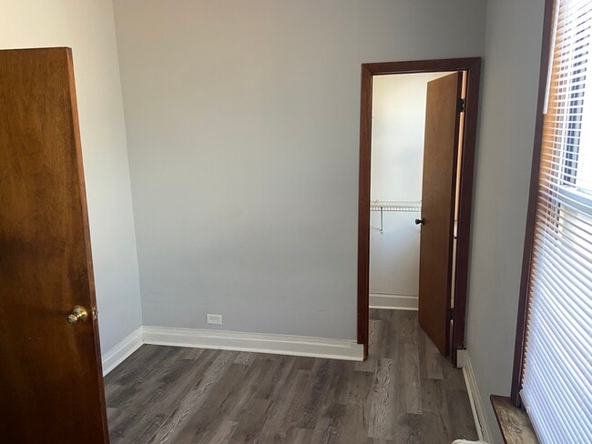 Foto del edificio - 5131 W Dakin St