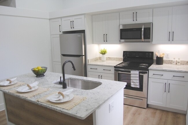 Interior Photo - One Hundred Avon