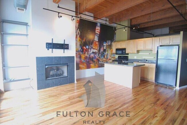 Building Photo - 1250 W Van Buren St