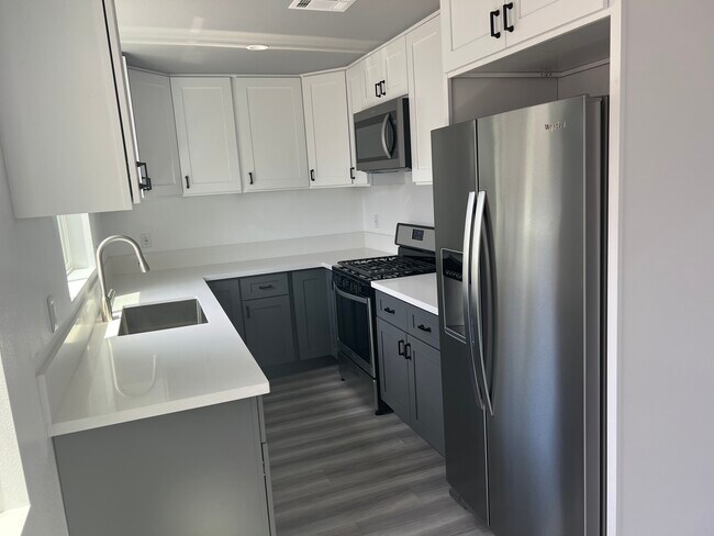 Foto del edificio - 1451 E 9th St