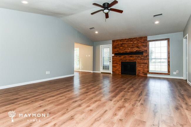 Building Photo - 2140 N Shore Rd