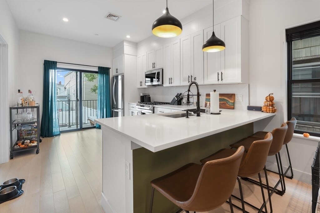 Foto principal - 143 Trenton St