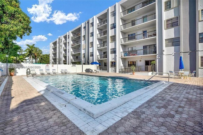 Foto del edificio - 1301 NE 7th St