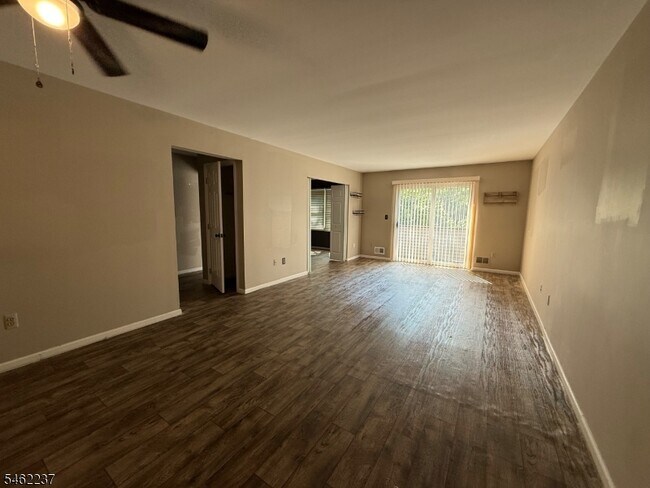 Foto del edificio - 5010 Bryant Dr