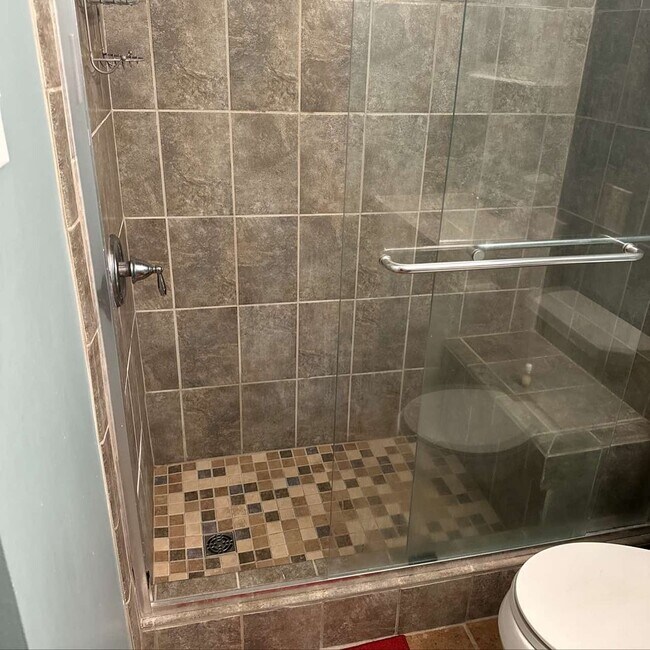 Foto del edificio - Partially Furnished Condo.