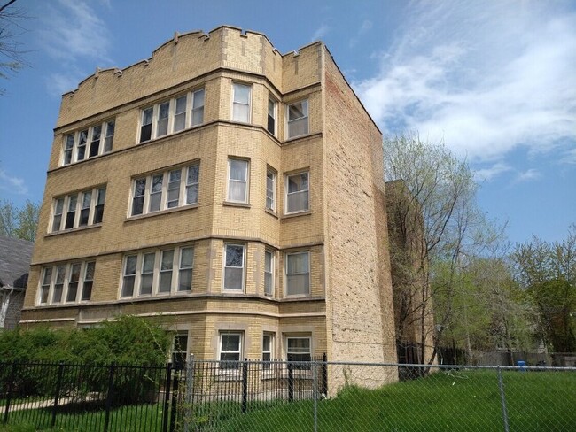 Building Photo - 7931 S Manistee Ave