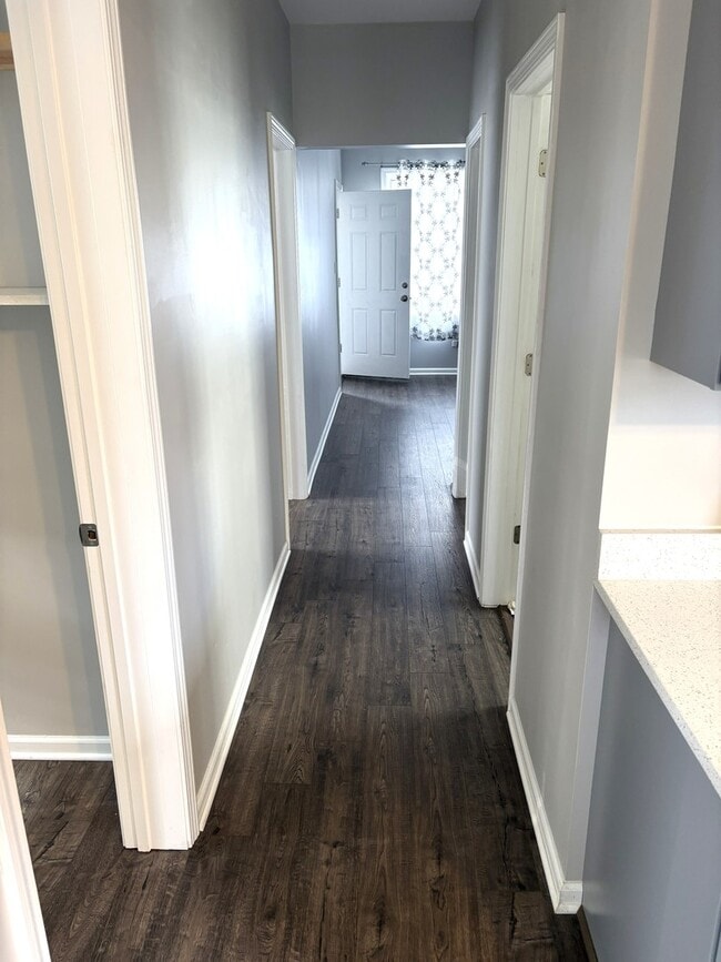 Building Photo - 2917 W Pershing Rd