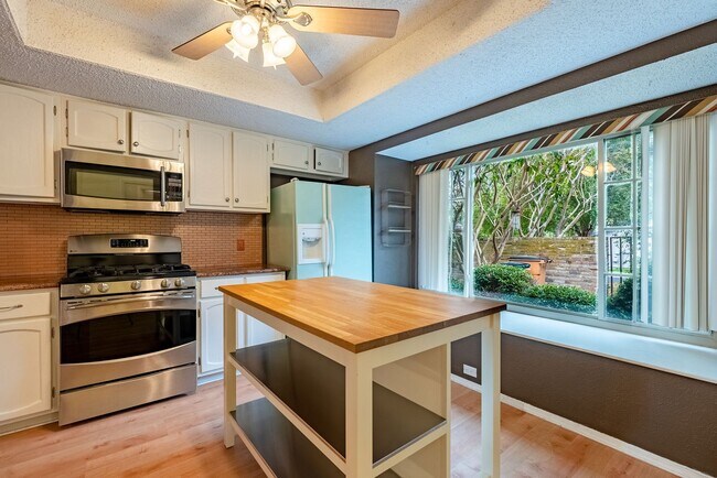 Building Photo - Stunning 2 Bedrooms, 2 Bathrooms in Quail Creek!!