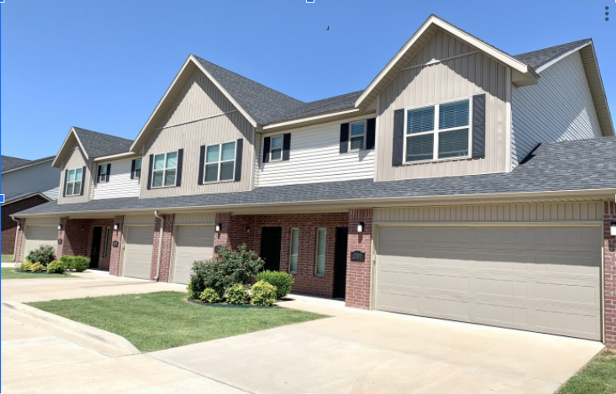 Primary Photo - Townhomes - 3 Bedroom Townhome in Rogers f...