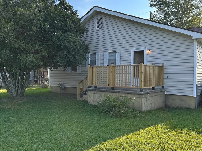 Building Photo - 726 McArthur Blvd