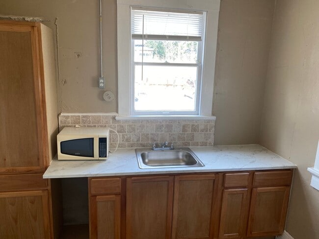 Building Photo - Nice Apartment In Great Neighborhood