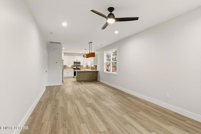 Foto del edificio - 818 W Anderson Ave