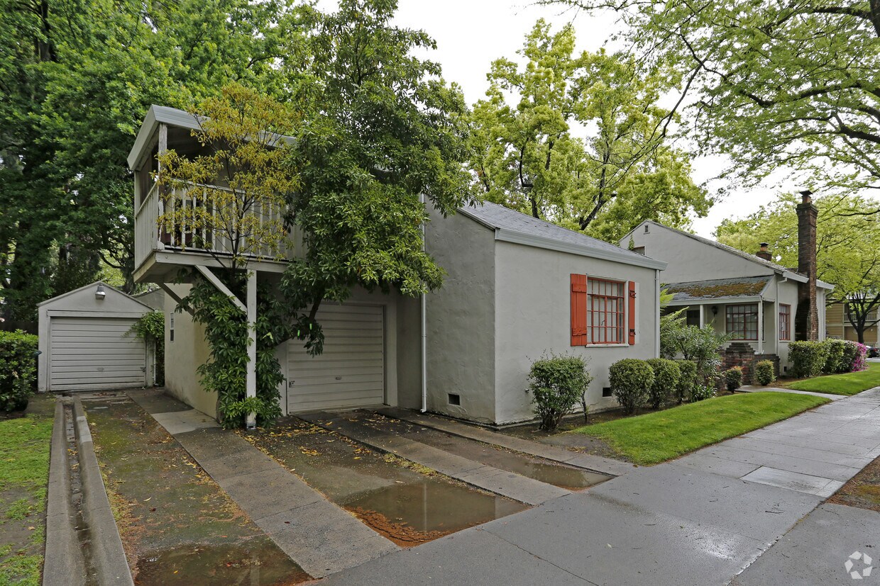 Building Photo - 1725 H St