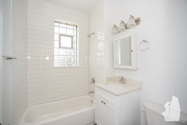 Foto del edificio - 2814 N Troy St