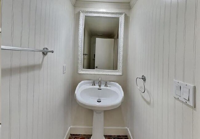 Foto del edificio - 22841 White Pine Pl